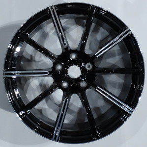 Gloss Black Single Spoke wheel hub for the Aston Martin Vantage